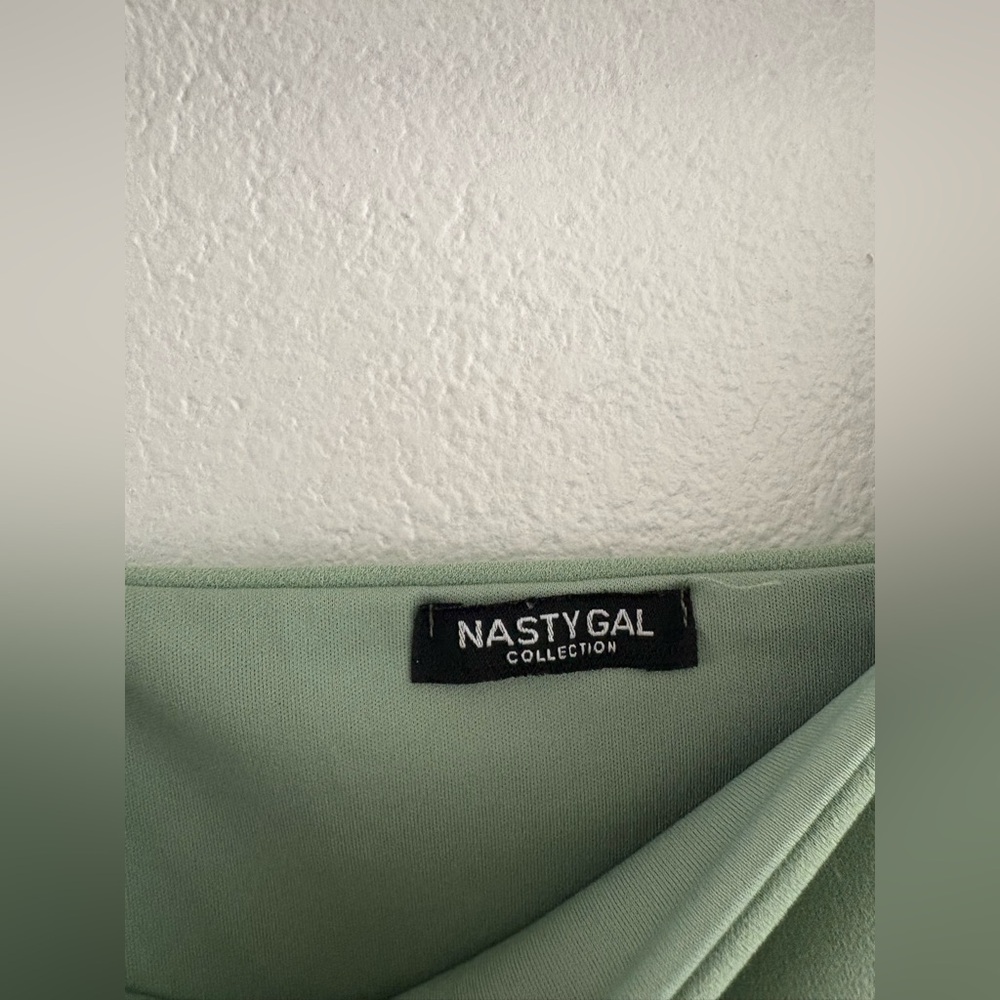 Nasty Gal sleeveless bridesmaid dress sage green size 6 - Picture 4 of 7